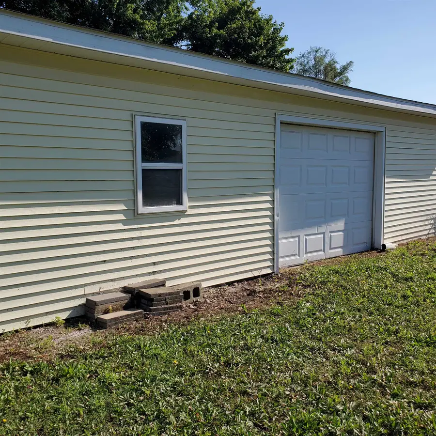 802 N Se Boutell, Essexville, MI 48732 - #2