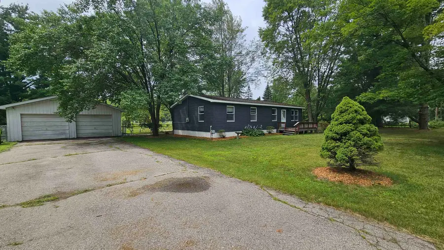 4906 E Walnut, Beaverton, MI 48612 - #2