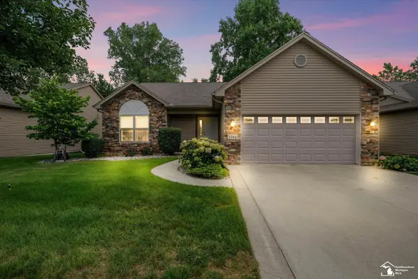 7266 Grey Estates, Lambertville, MI 48144