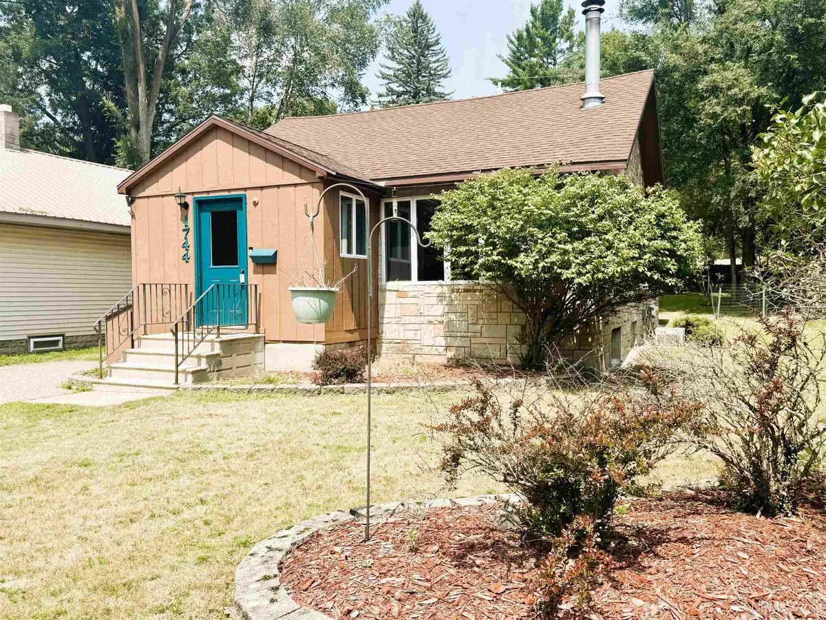 1744 Woodward, Kingsford, MI 49802 - #1
