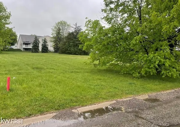 5160 Sandalwood, Grand Blanc, MI 48439