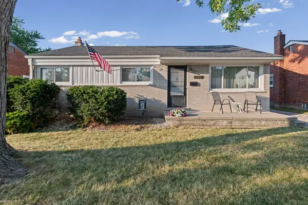 23037 Port, Saint Clair Shores, MI 48082