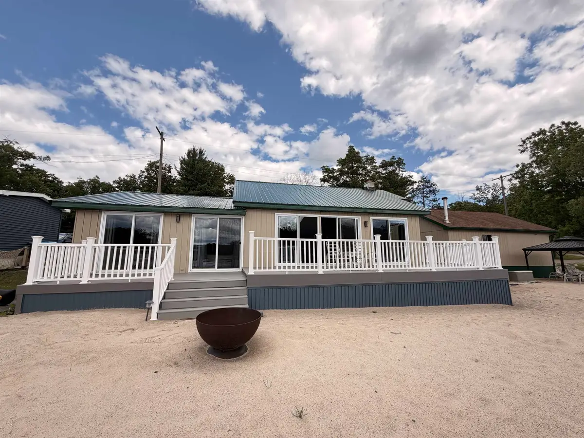 2509 E Surrey, Harrison, MI 48625 - #1