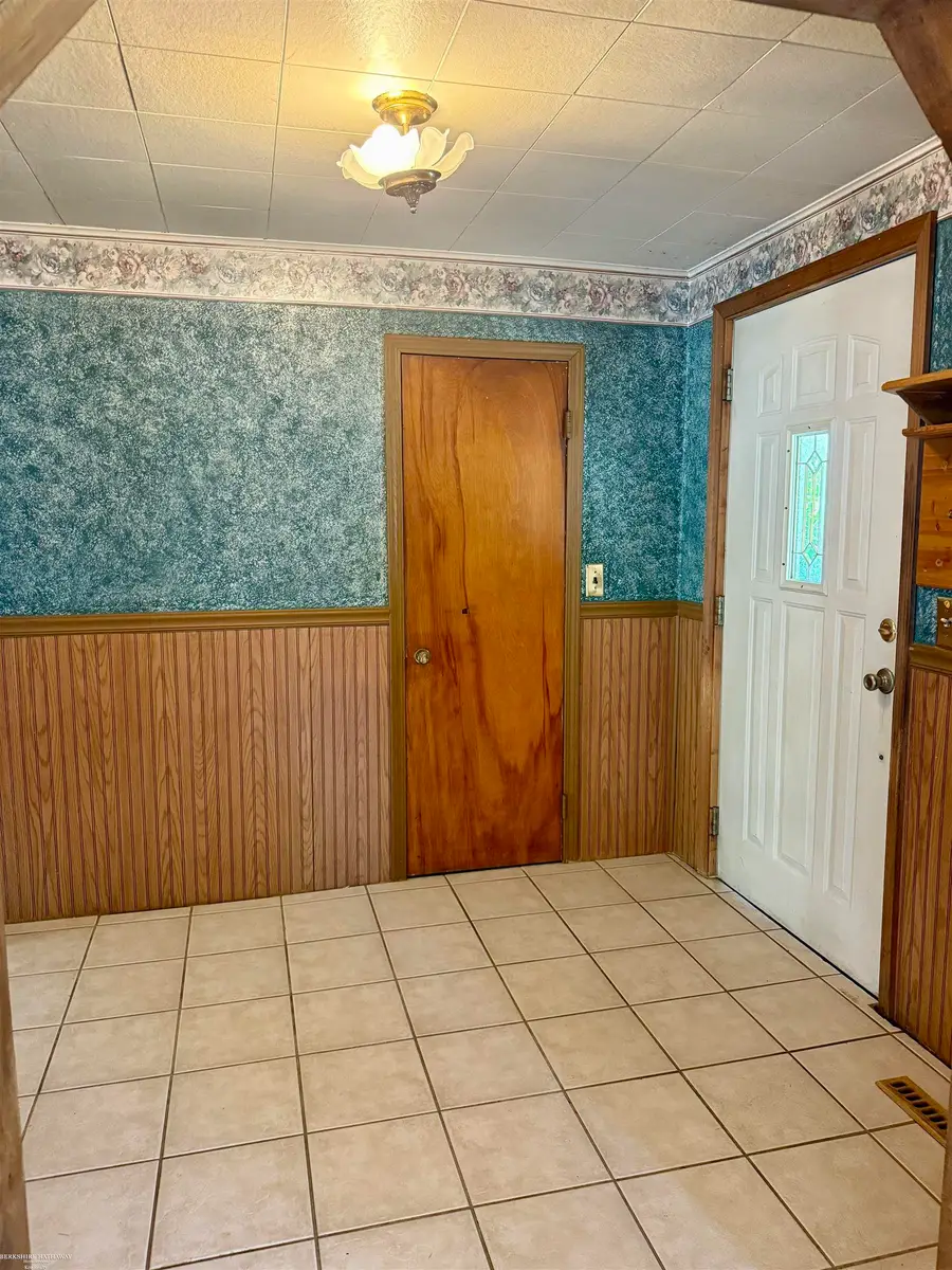 2000 Collins, Utica, MI 48317 - #3