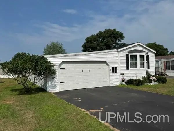 155 29th, Gladstone, MI 49837