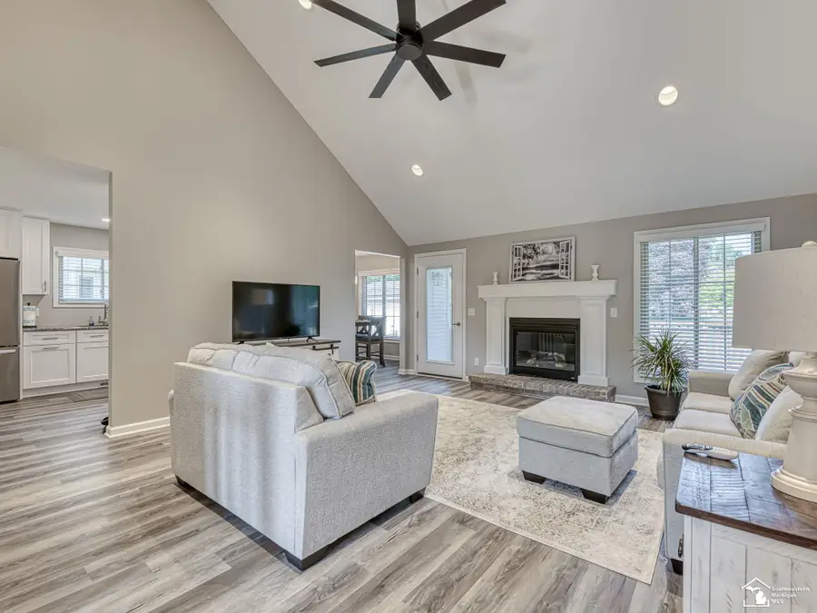 805 Donnalee, Monroe, MI 48162 - #3