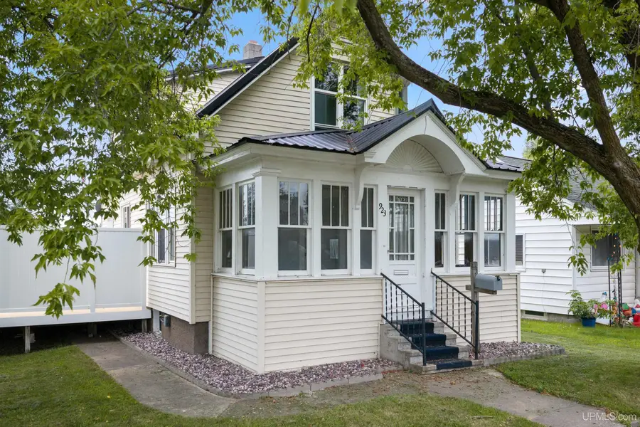 923 Washington, Escanaba, MI 49829 - #2