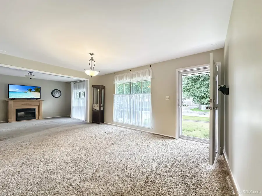 2109 S 12th Ave, Escanaba, MI 49829 - #3