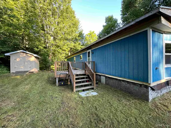 8523 Co Rd 496, Ishpeming, MI 49849