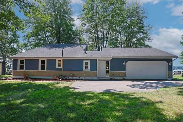 2669 N Lakeview, Sanford, MI 48657