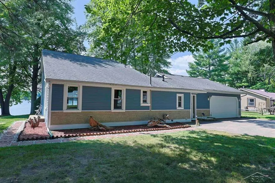 2669 N Lakeview, Sanford, MI 48657 - #2