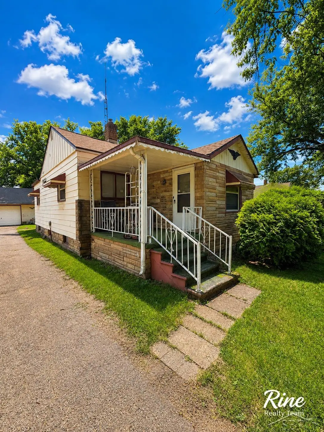 3204 E Hemphill, Burton, MI 48529 - #1