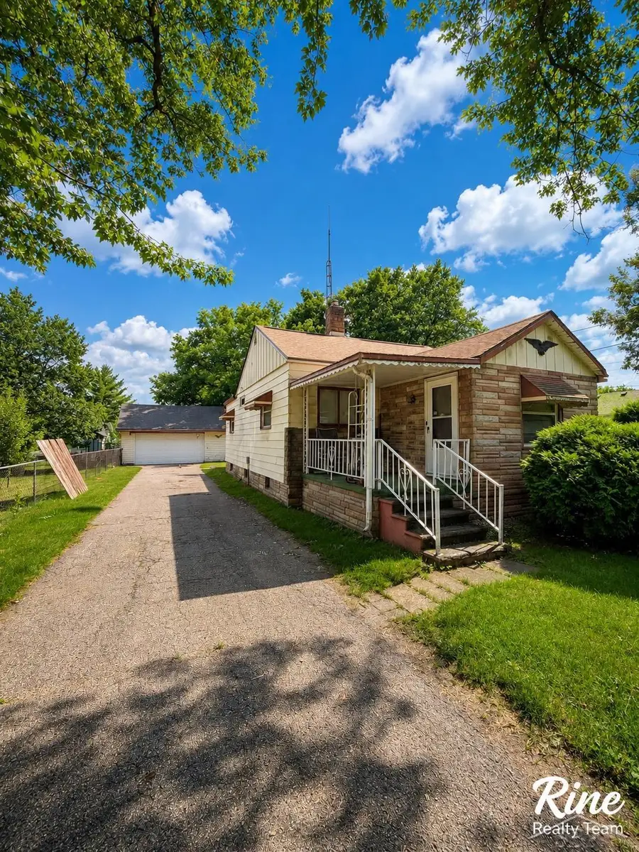 3204 E Hemphill, Burton, MI 48529 - #2