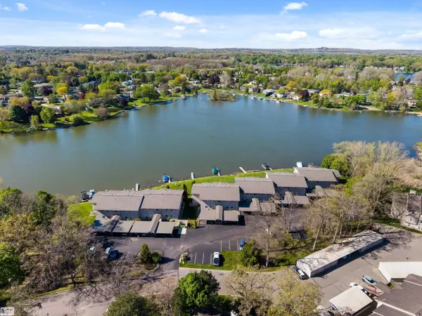 4964 Lake Point, Waterford, MI 48329