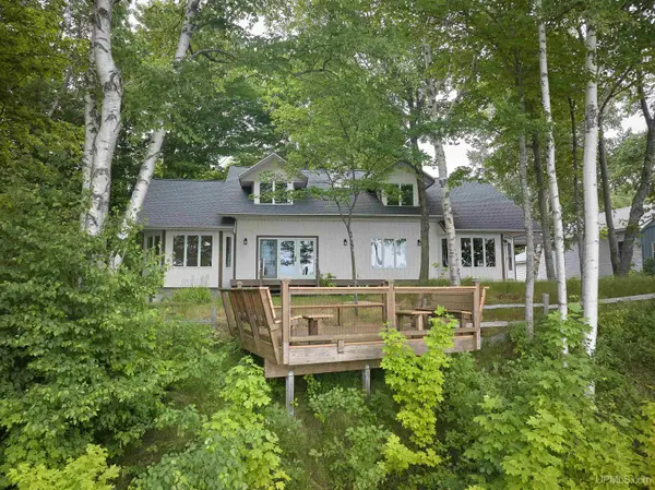 1438 Washington, Munising, MI 49862