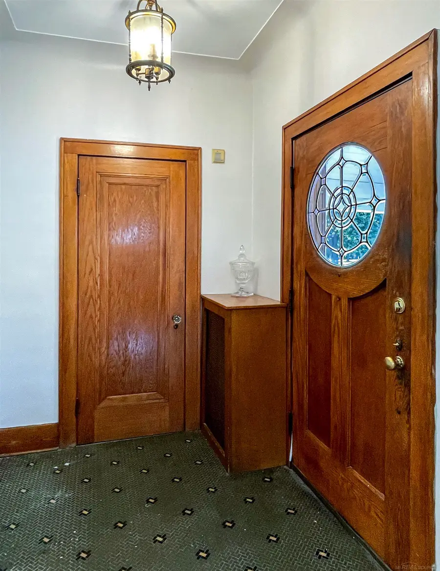 891 Washington, Grosse Pointe, MI 48230 - #3