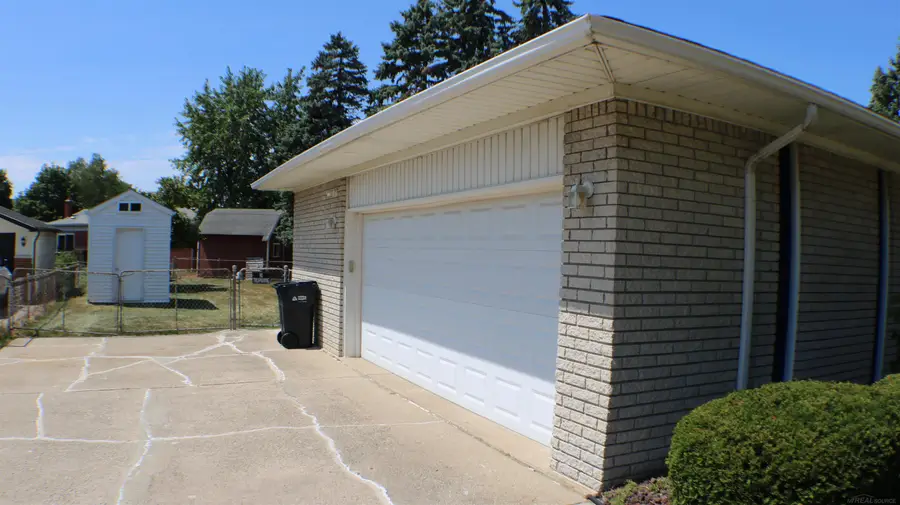 40239 Regency, Sterling Heights, MI 48313 - #2