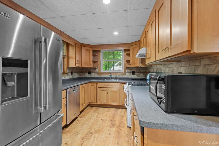 801 W Calverley, Houghton, MI 49931 - #2