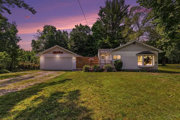 2554 E Ashby, Midland, MI 48640