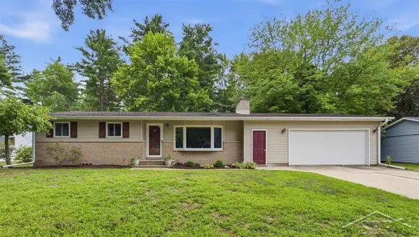 2313 Luhring, Midland, MI 48640