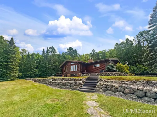 189 E Park, Iron River, MI 49935