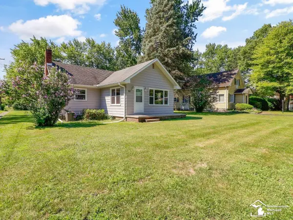 82 E Chestnut, Petersburg, MI 49270