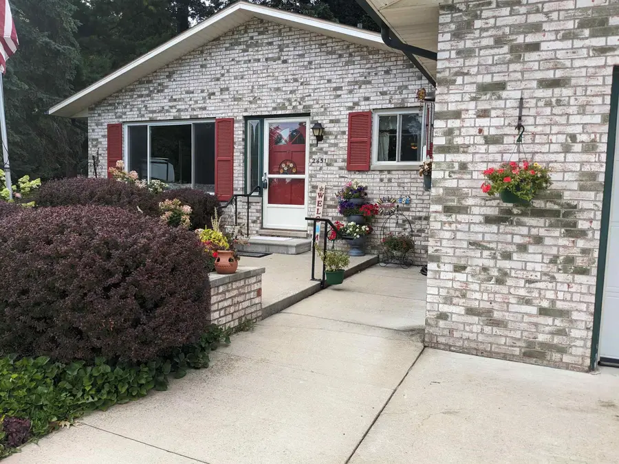 2451 Westbury, Saginaw, MI 48603 - #2