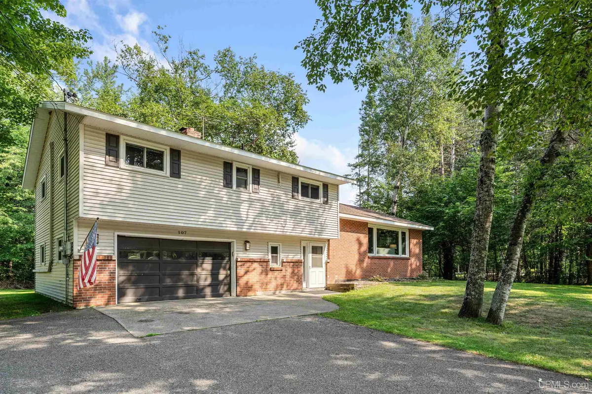 107 Surrey, Marquette, MI 49855 - #1