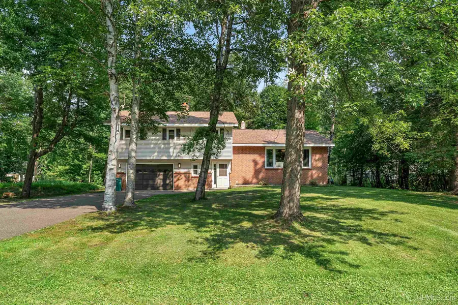 107 Surrey, Marquette, MI 49855 - #2
