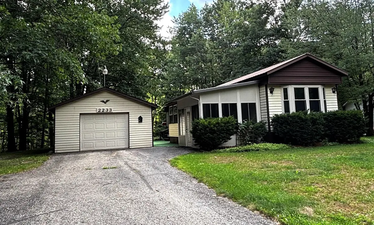 2233 Oakridge, Farwell, MI 48622 - #1