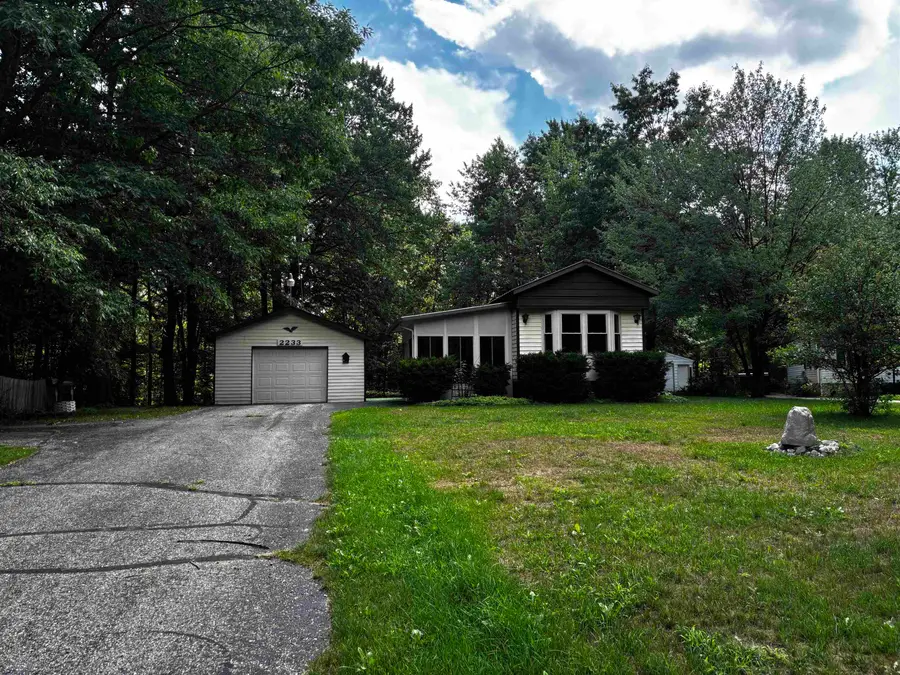 2233 Oakridge, Farwell, MI 48622 - #3