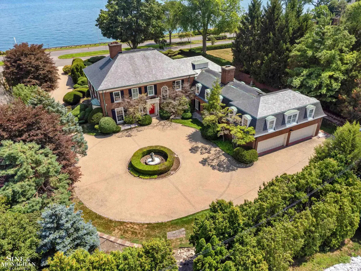 105 Lake Shore, Grosse Pointe Farms, MI 48236 - #1