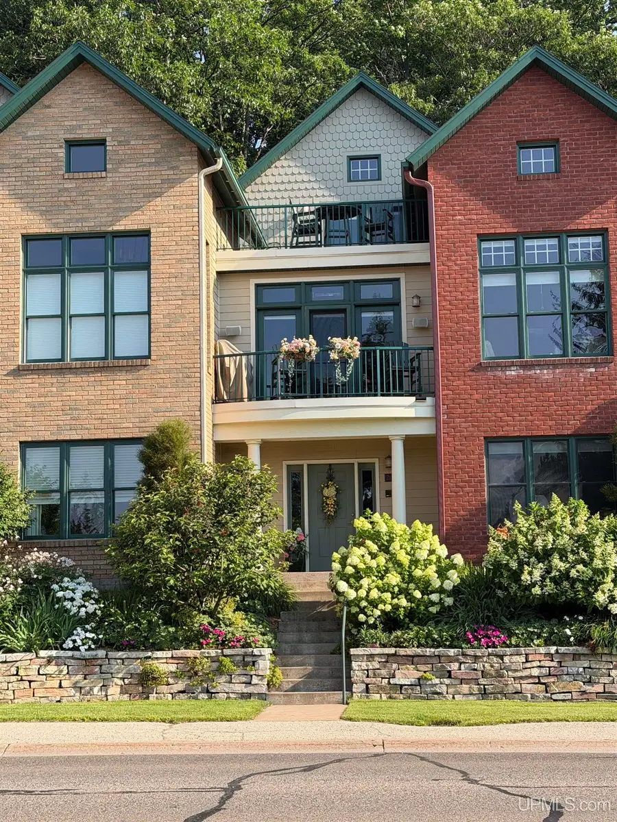 219 N Lakeshore #5, Marquette, MI 49855 - #2