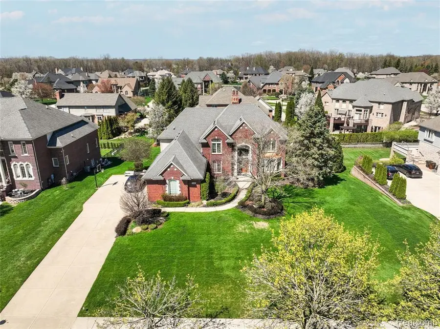 54182 Queensbourough, Utica, MI 48315 - #2