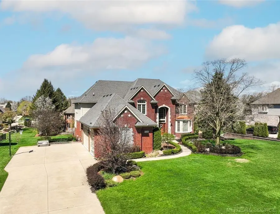 54182 Queensbourough, Utica, MI 48315 - #3