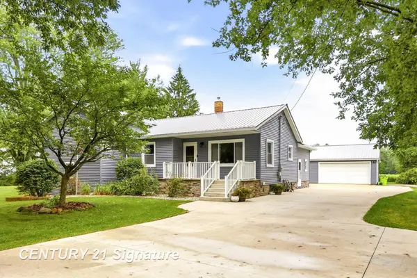 3063 E Gordonville, Midland, MI 48640