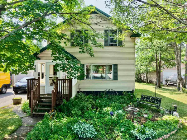 828 Michigan St, Ishpeming, MI 49849