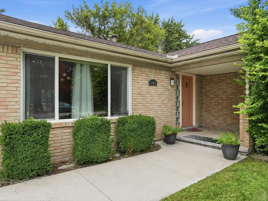 15861 Coral, Clinton Township, MI 48035 - #2