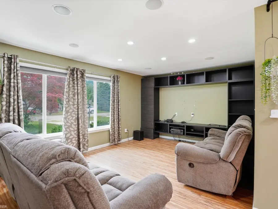 15861 Coral, Clinton Township, MI 48035 - #3