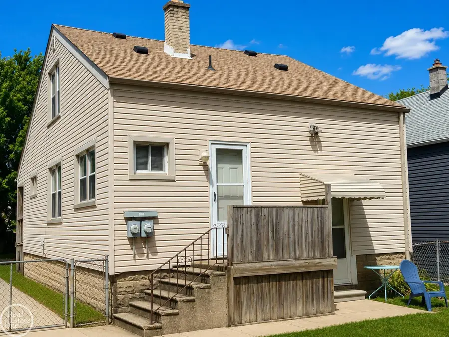 320 E Cambourne, Ferndale, MI 48220 - #2