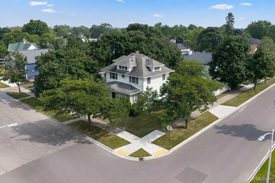 1725 S 1st, Escanaba, MI 49829 - #2