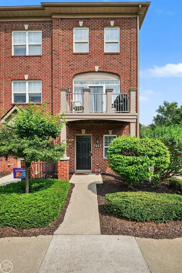 228 Wright #UNIT 73, BLDG 401, Wixom, MI 48393