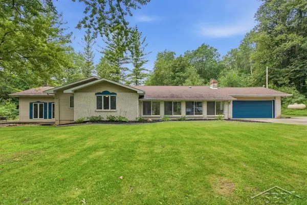 2890 S Hoover, Gladwin, MI 48624
