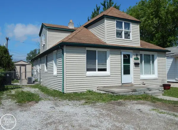 25143 Lawn, Roseville, MI 48066