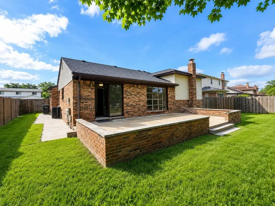 36730 Engleside, Sterling Heights, MI 48310 - #3