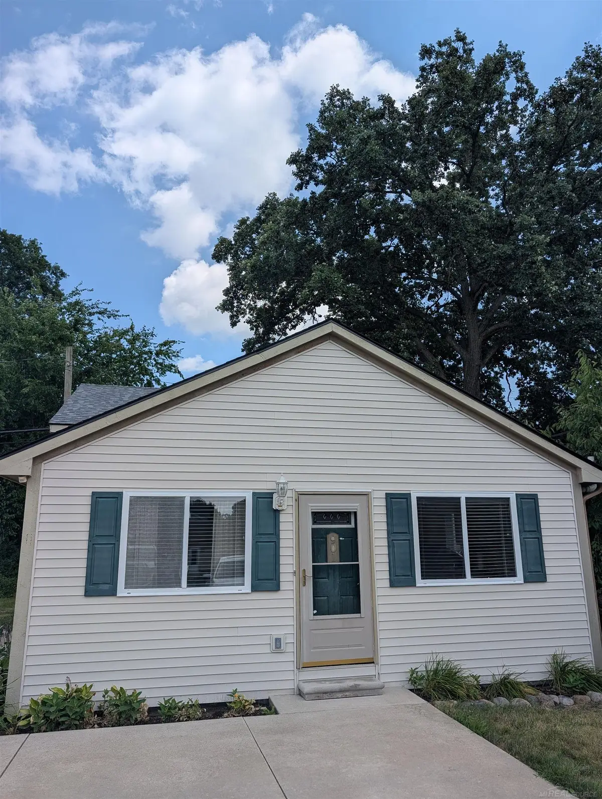 901 S Winding, Waterford, MI 48328 - #1