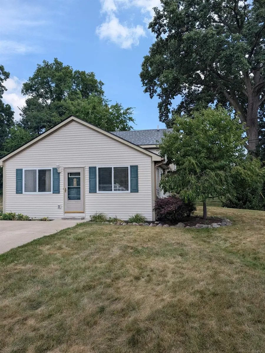 901 S Winding, Waterford, MI 48328 - #2
