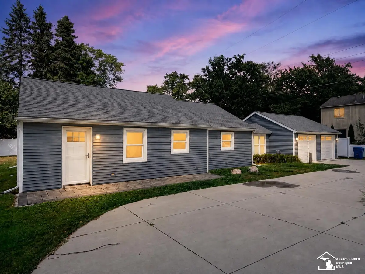 4860 Cass Elizabeth, Waterford, MI 48327 - #1