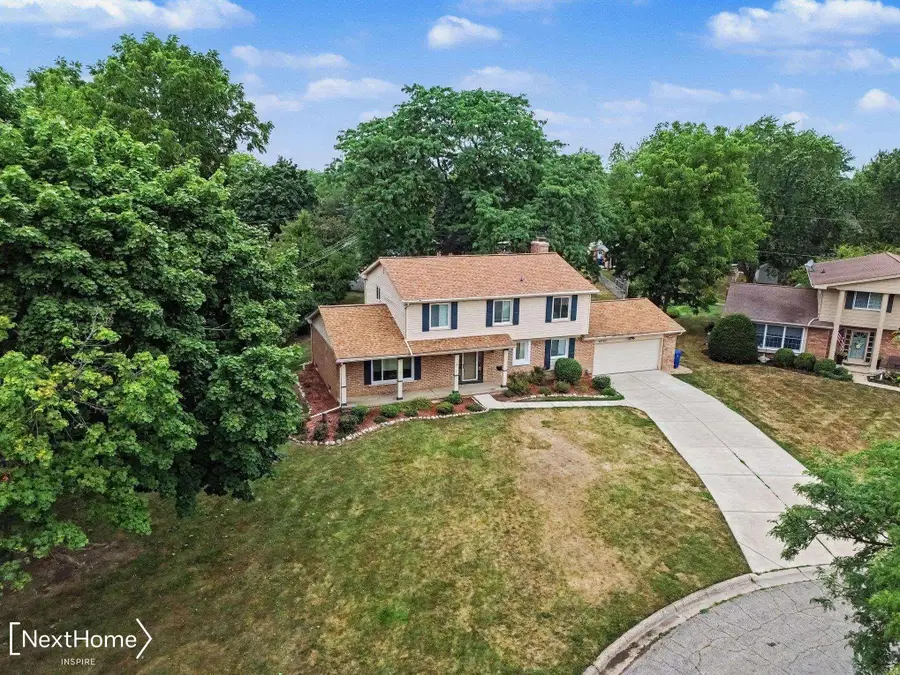 12763 Grace Ct, Grand Blanc, MI 48439 - #3