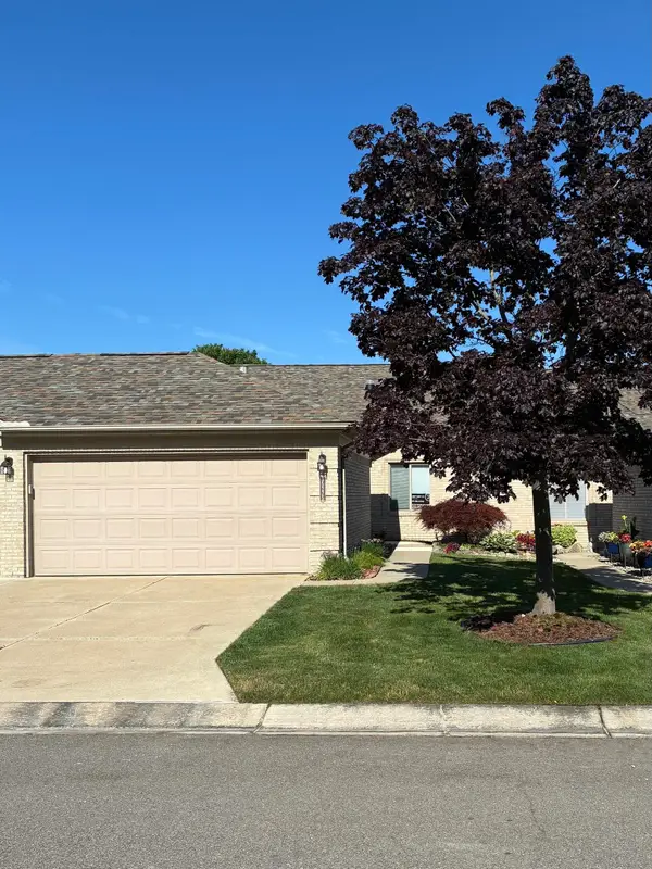 35275 Silver Maple #Unit 37, Bldg 7, Clinton Township, MI 48035